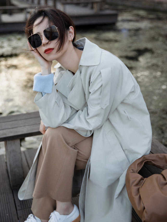 逐渐降温 降温了的秋冬，大衣搭配牛仔裤简约又洋气，让你美出圈了！