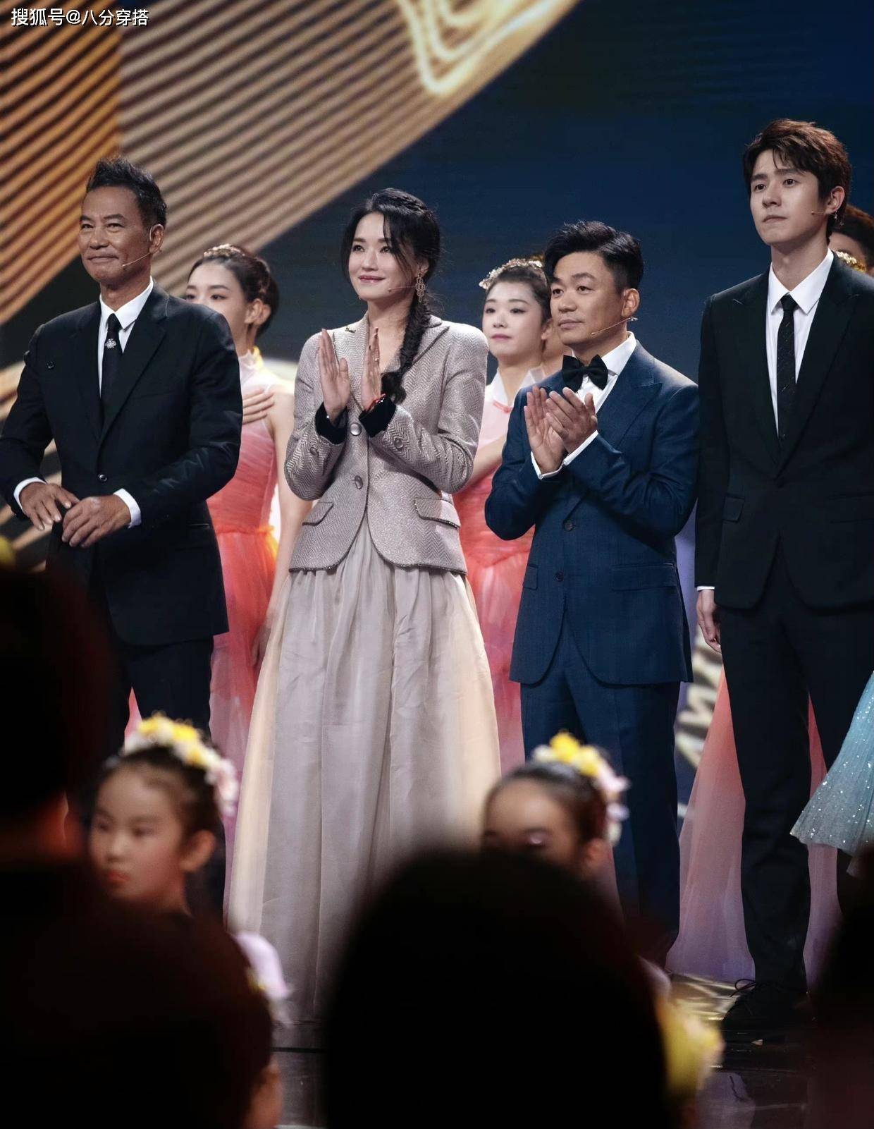 设计 舒淇又美出圈了,穿一字肩半透视裙秀好身材,高挑曼妙好惹眼