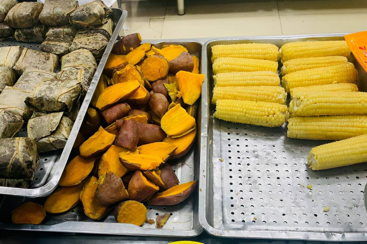 食堂|公司食堂的“自助早餐”真的很绝，不胖20斤都对不起老板！