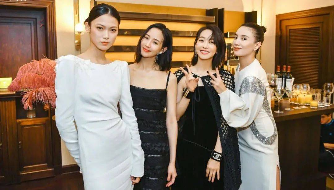 拉锯战女明星红毯拉锯战，三套高定、三套超季，从礼服看出咖位