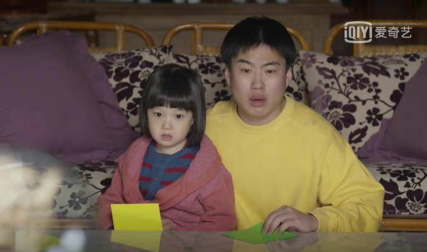 狗焕|《请回答1988》珍珠近照曝光，扎起丸子头笑容甜美，还是小圆脸？