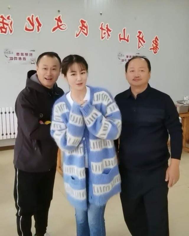 原创王老七遭网暴后露面与亲家谢广坤同框王小蒙祝俩阿爹节日快乐