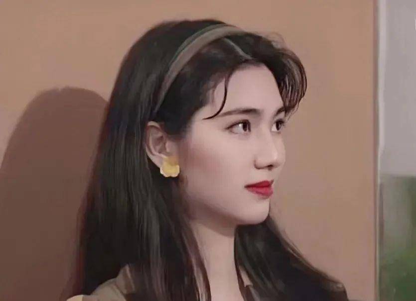 蒋勤勤母亲都是高颜值女星，孩子却个个长相平平，遗传真是门玄学啊