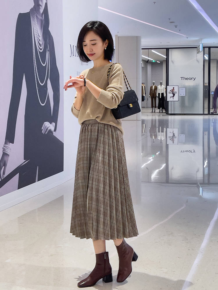 下半身 真正洋气的女人都不会乱穿衣，看看这些百搭日常的穿搭，保暖洋气