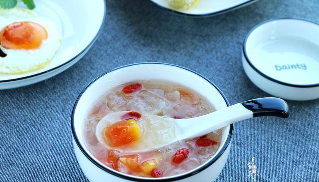 银耳怎么炖才容易烂 e2365700a07344aea08210e05a302264.jpeg