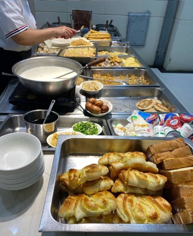 原创公司食堂的自助早餐真的很绝不胖20斤都对不起老板
