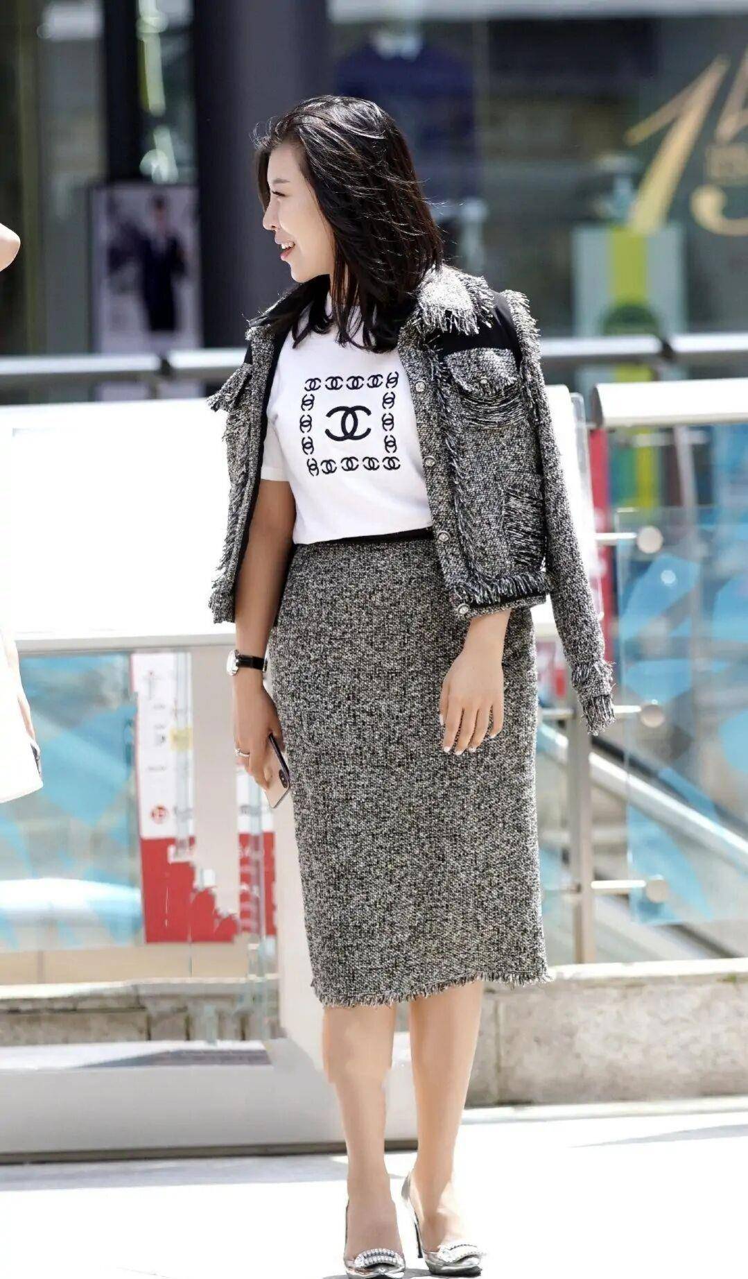 身材 “大骨架”身形要如何穿，学巩俐这样搭配，时髦减龄又不拖沓！