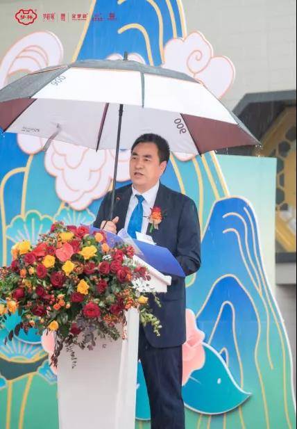 会上,新密市委常委,常务副市长张宏杰致辞梦祥公司副董事长路英霞,总