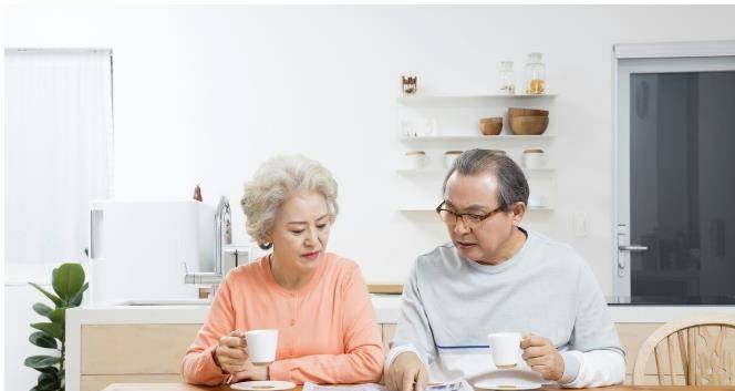 人体|容易肥胖的人,一般都有4种饮食习惯,若能戒掉,控制体重更轻松