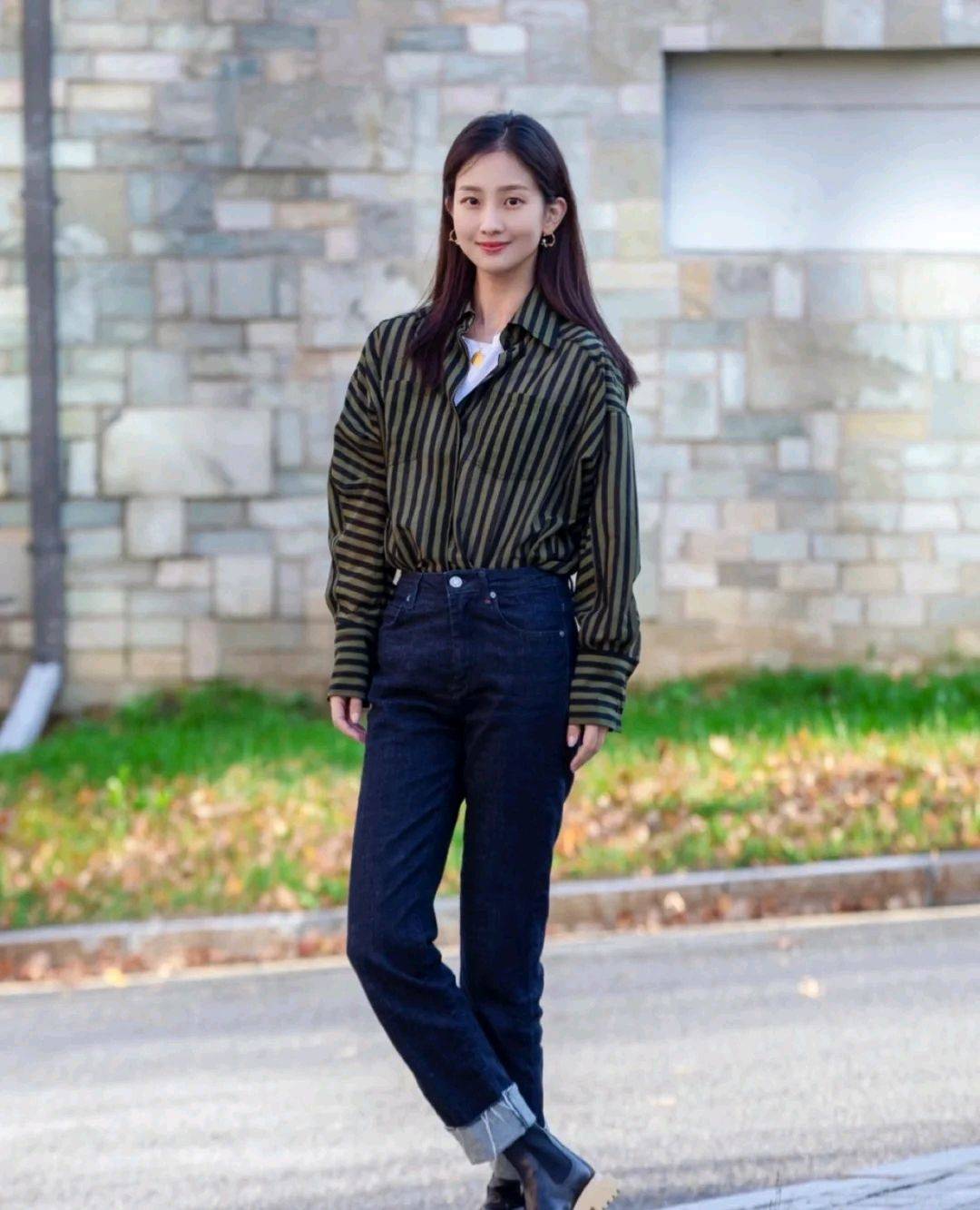 风景线 谁说穿基础款不好看的?只要会搭配,轻松成为街角的靓丽风景线