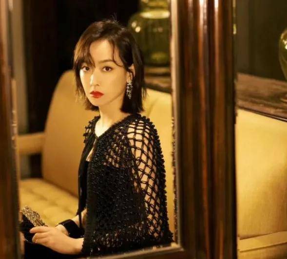 杨幂VO红毯：童谣“熟味”逼人，汤唯气场全开，杨幂白纱若隐若现