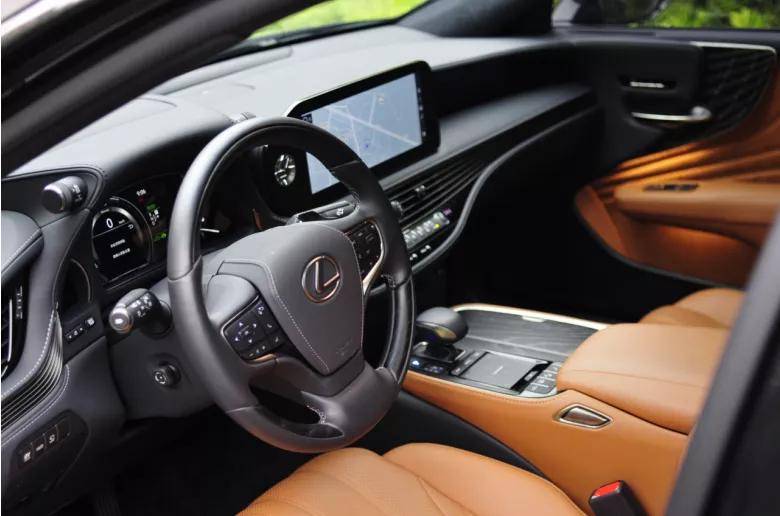 初试ls500h,就让我有这种纸与笔之间的联想,8gr-fxs混合动力发动机与