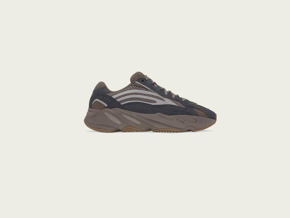 材质 adidas YEEZY BOOST 700 V2秋冬时尚全新配色释出，沉静灰紫带来别致格调