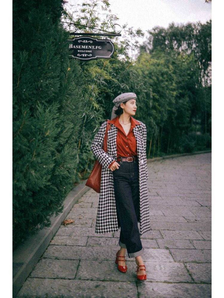 毛衣 格纹大衣的穿搭，看起来干净利索