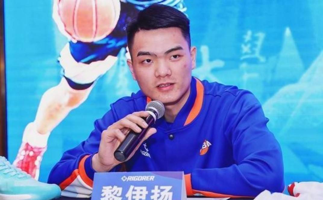 原创20分钟12助5断!又一陈江华诞生,身高1米8速度奇快,一年级新秀