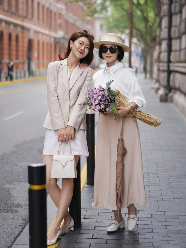 尖头 年过50的女人，建议少穿高跟鞋！今秋流行这4双鞋，舒适显高真美