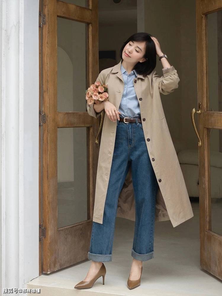 可以在 搭素色衬衫,搭小脚裤,搭高跟鞋,知性又女人搭T恤,搭直筒裤