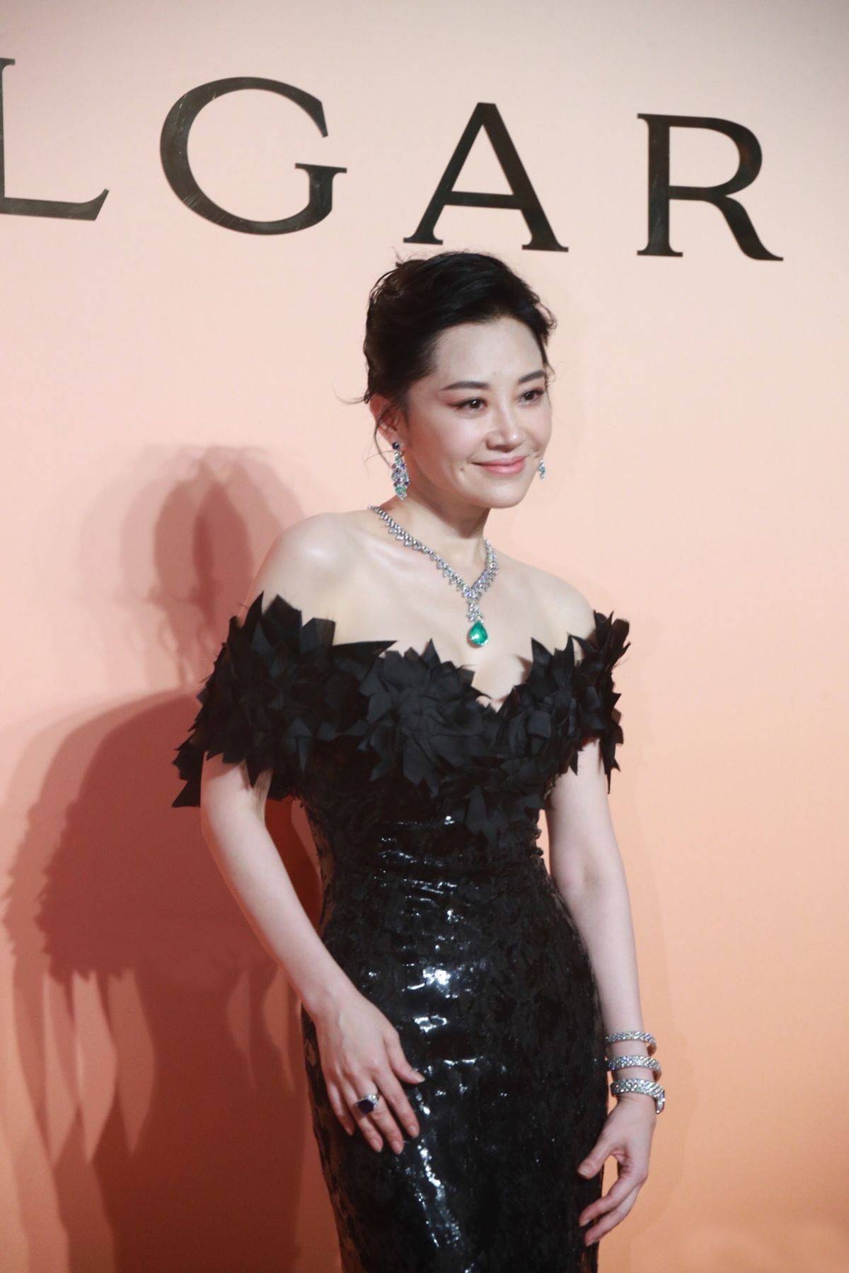 整体 52岁许晴活动生图曝光，颜值和身材真没得说，身穿礼服裙尽显高级