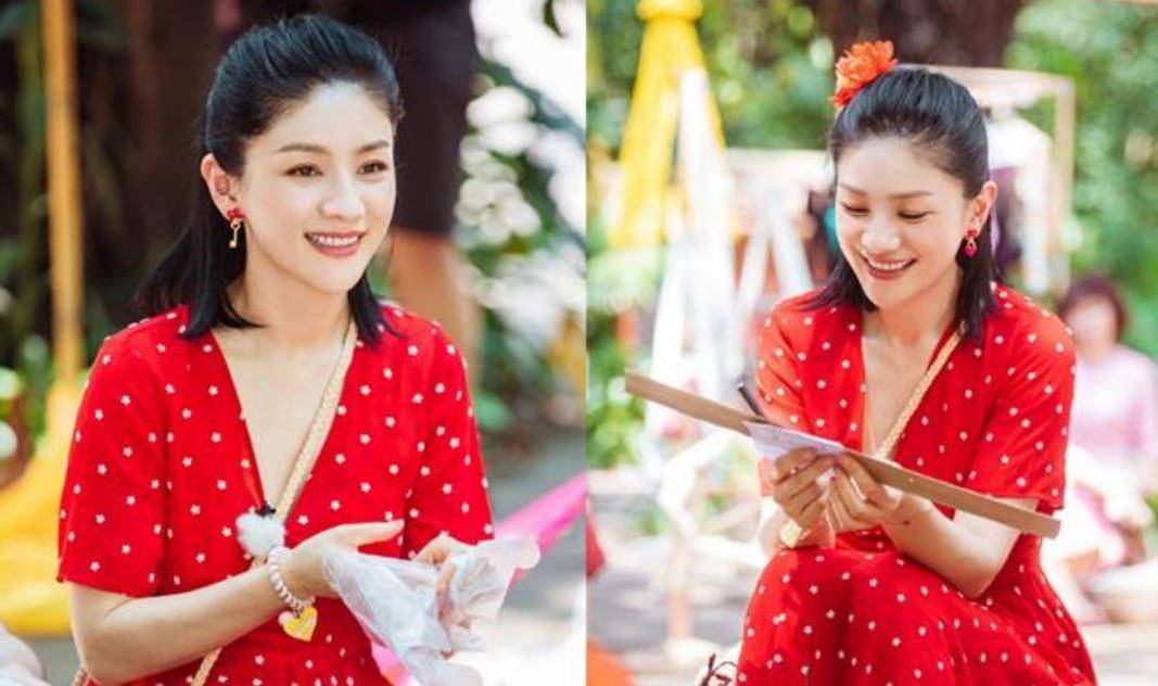 花色 胡可还挺会装嫩,穿花色很重的单品,依旧掩盖不住少女气质