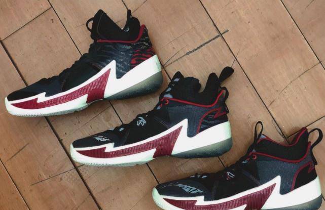 耐克 基础款篮球鞋方面，李宁安踏可以超越耐克阿迪了吧？