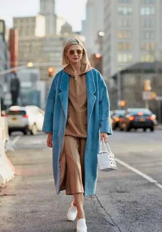 奶油色 穿衣搭配也需要颜色的氛围感，高雅的大地色正当时，赶紧穿起来！