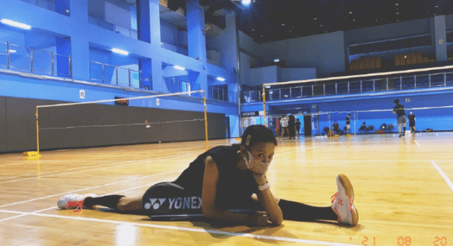 手部|陈意涵分享孕晚期动态，临产在即手部浮肿明显，仍坚持下厨好贤惠