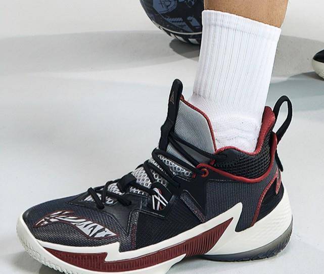 耐克 基础款篮球鞋方面，李宁安踏可以超越耐克阿迪了吧？