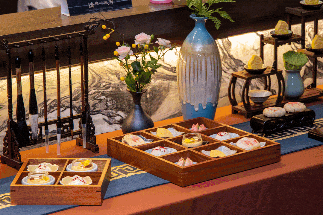 千奇百怪的糖人,惟妙惟肖的糖画…… 各种超人气美食小吃让人无法拒绝