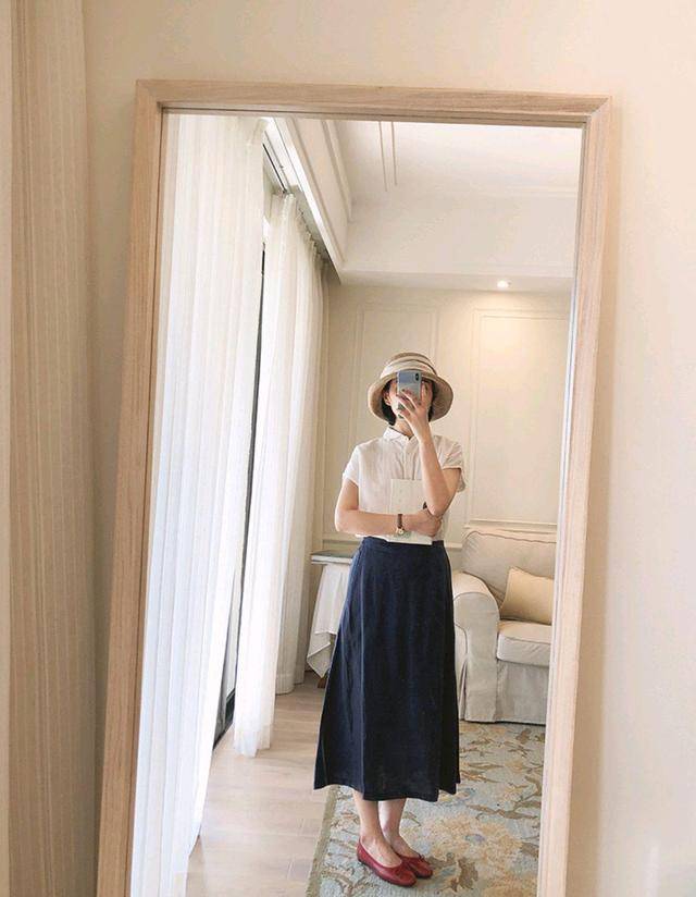 服装 成熟女性夏季怎么穿清爽有气质?看看这些穿搭就懂了,简约利落