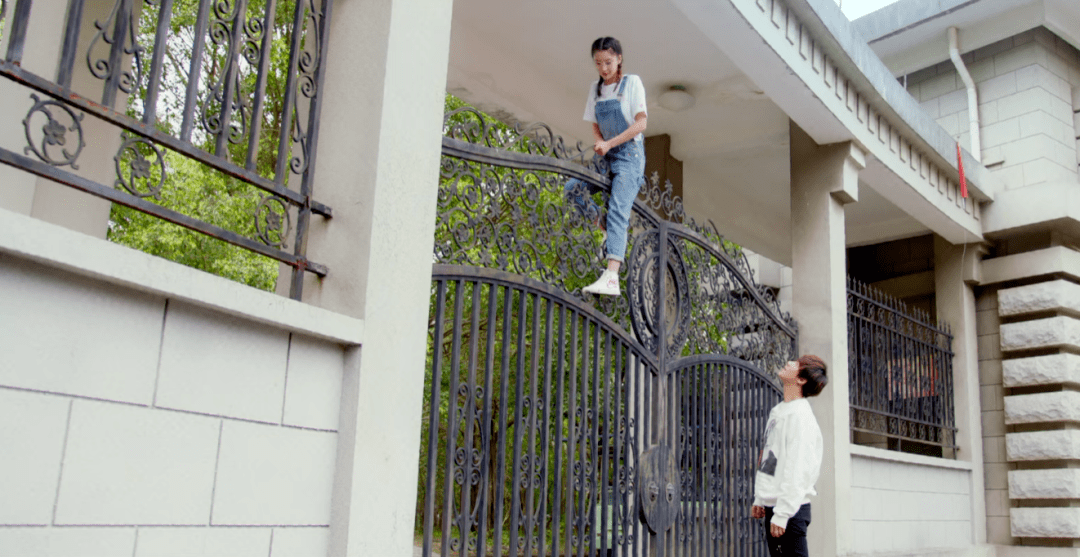 因为|消失三年，突然开播，只因他火了！