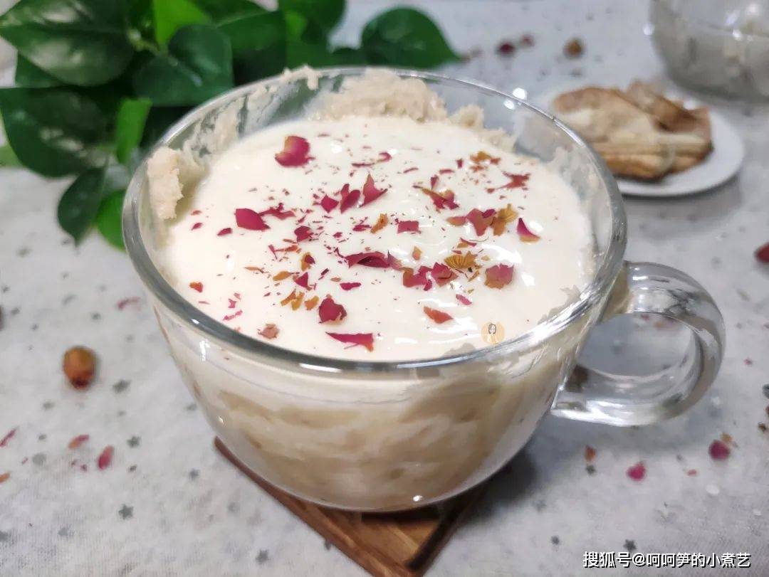 超级快手的芋泥牛奶,奶香浓郁,香滑诱人,一杯下去暖暖哒