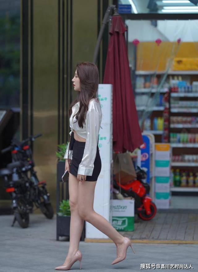 职业服 女生日常通勤穿搭，既时尚又“秀身材”，又有“小女人”的气质！