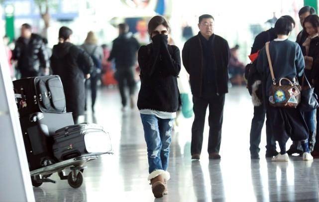 设计 大S平时过得真放肆，一家三口出门，好像普通人，一点没有明星样