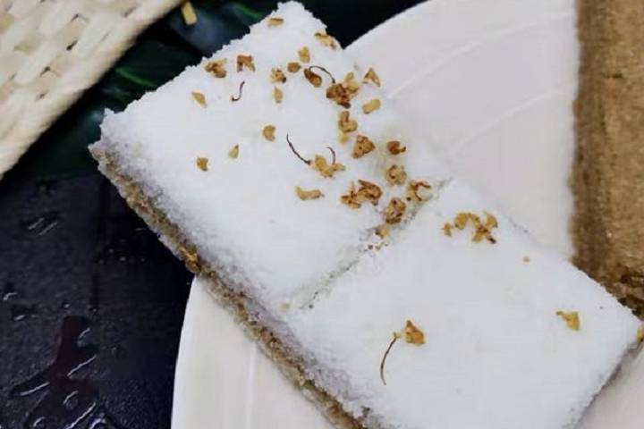 蛋黄酥|2020年火得不行的5款零食，好吃不贵又量大，你吃过几种？