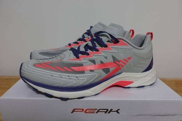 特步 两三百就能买到的好跑鞋，脚感不输上千的国际大牌，你有穿过吗？