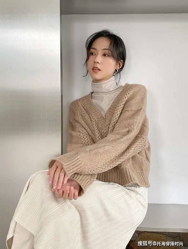 设计 毛衣是秋季很好的搭配单品，可单穿、可外穿、可内搭