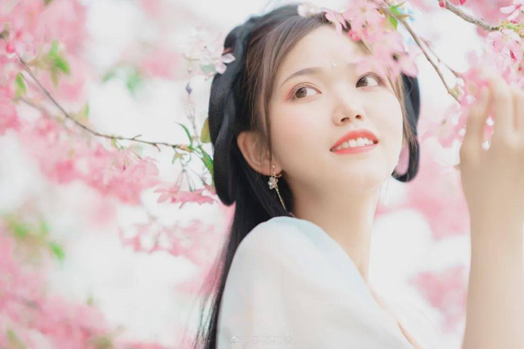 摄影 汉服小仙女：愿君莫负花期时