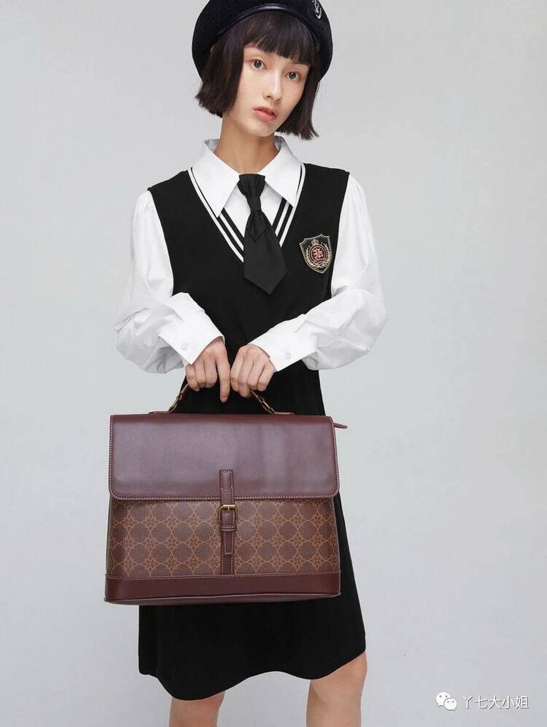 西装 2021秋冬女装流行趋势之:学院风