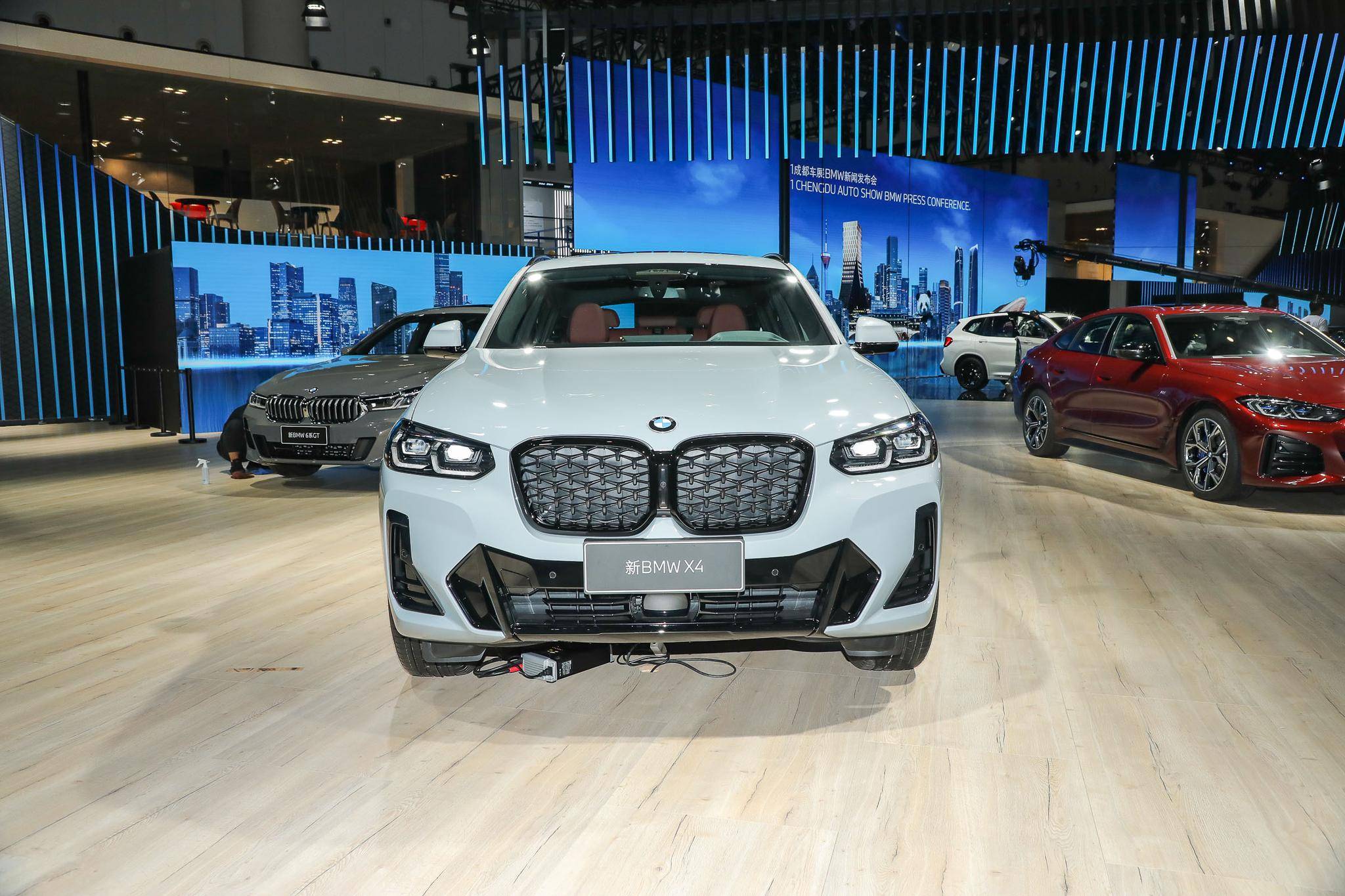 45.59万起 中期改款宝马x4上市 外形/内饰均升级