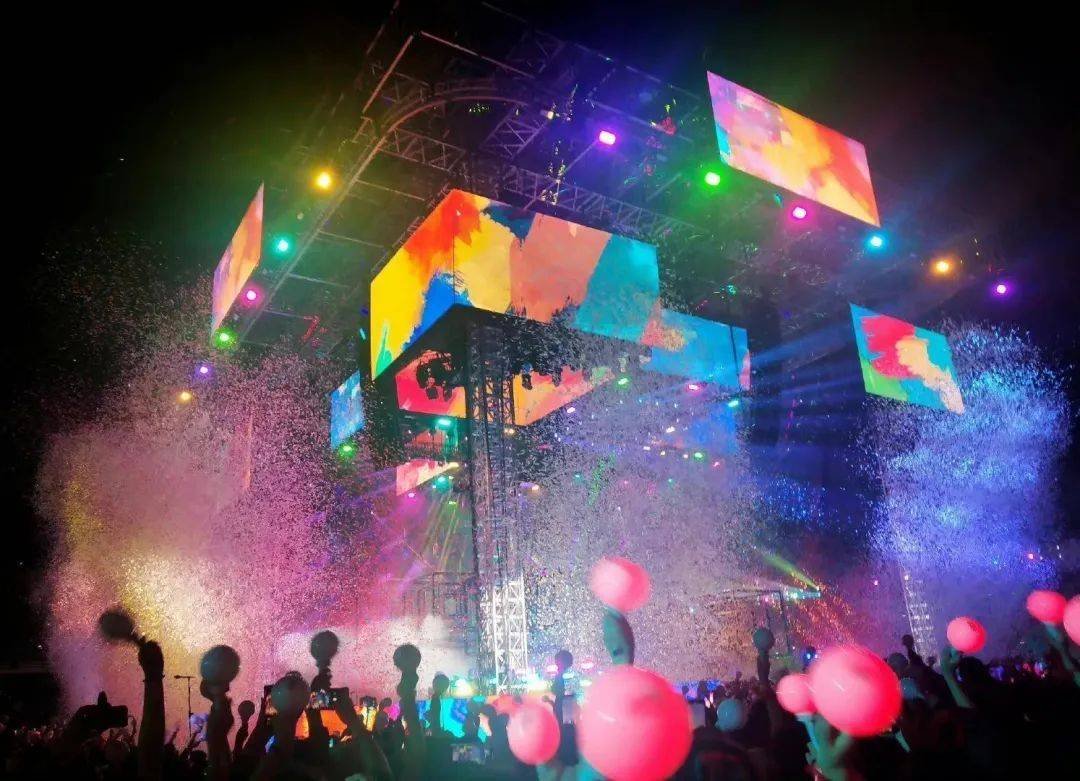 海口|华晨宇包场支持关晓彤新电影!祝王牌家族歌舞升平四人组友谊长存