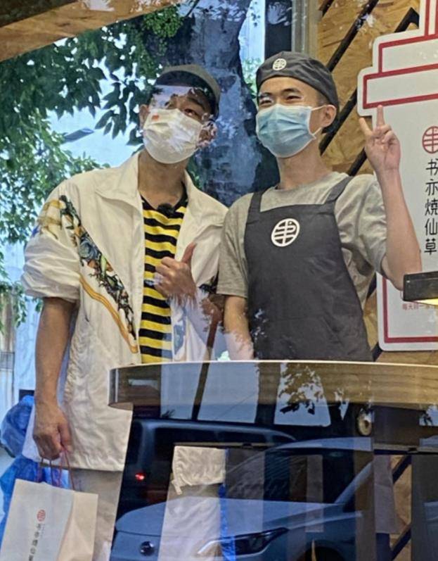 内地|大湾区哥哥太受欢迎惹的祸 追星族深夜塞爆小巷遭举报扰人清梦