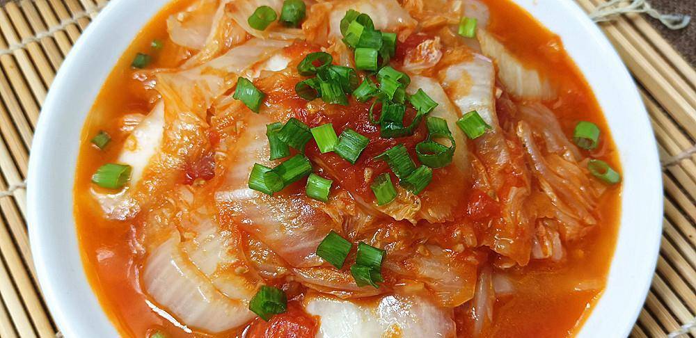 大白菜别再炖着吃,不用一滴水,加2西红柿,炒出来好吃特下饭