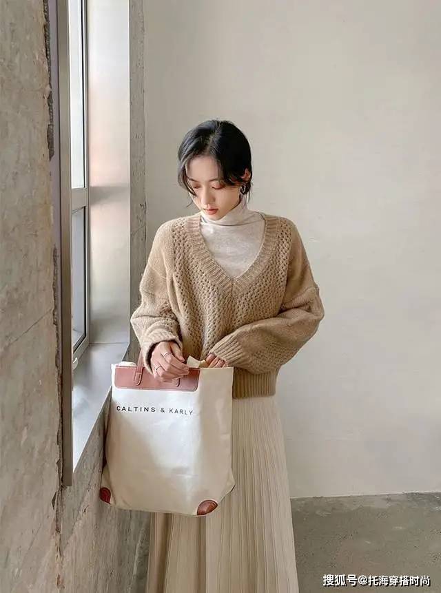 设计 毛衣是秋季很好的搭配单品，可单穿、可外穿、可内搭