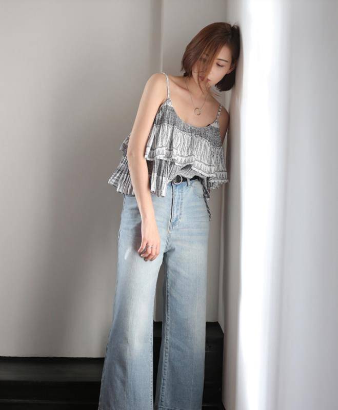 吊带 吊带背心是夏日里最HOT的主题