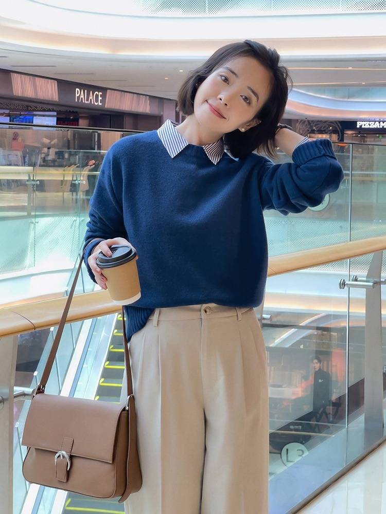 颜色 针织毛衣怎么选？简约红色圆领针织毛衣+修身牛仔裤，显白又耐看