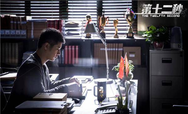 进行|《第十二秒》开播好评不断，万茜分饰双胞胎姐妹，烧脑剧情够带感