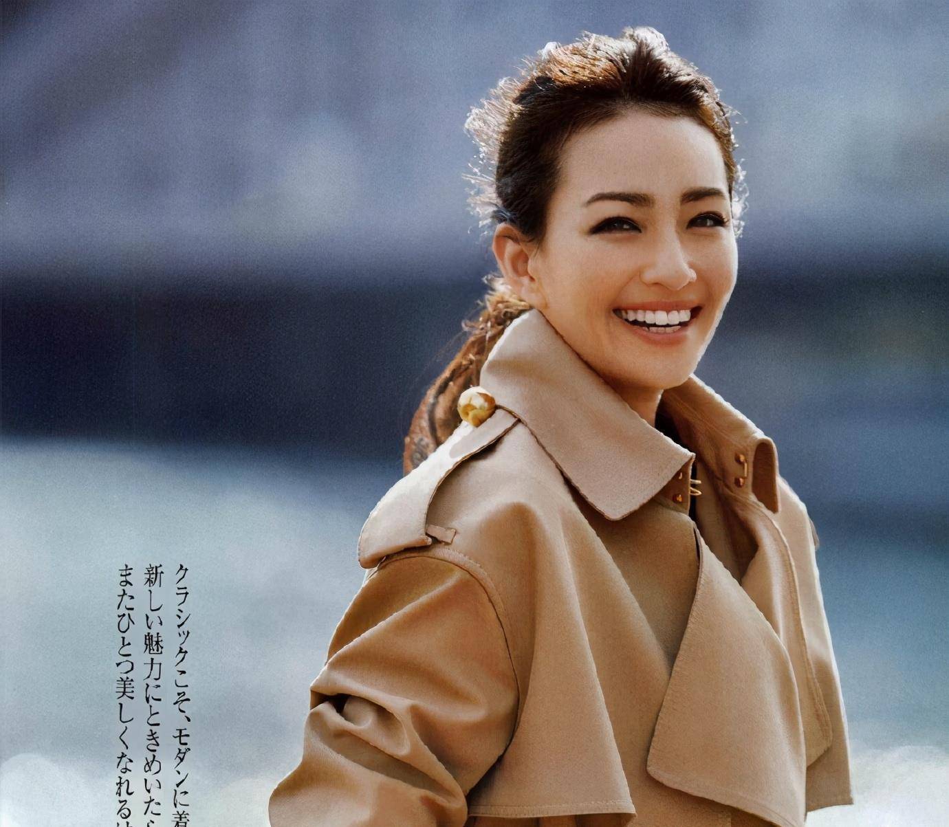 洛薇 穿风衣好看，凭什么？50套“穿搭”演练，从配色到风格，错过遗憾