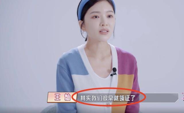 网友王灿拍变装视频，与老公全黑装束又酷又飒，被杜淳紧搂怀中好般配