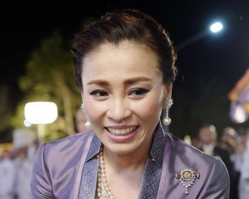 50岁西拉米光芒万丈又仙又美碾压苏提达妥妥的泰国无冕之后