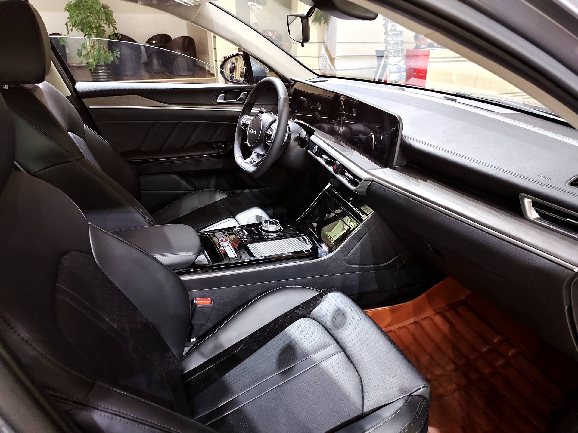 外形年轻个性实拍起亚k5凯酷内饰科技感强